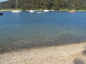 Beach - Peaceful Haven - 3BR/1BA Apt, Sleeps 5, Parking 1 (Banjole)