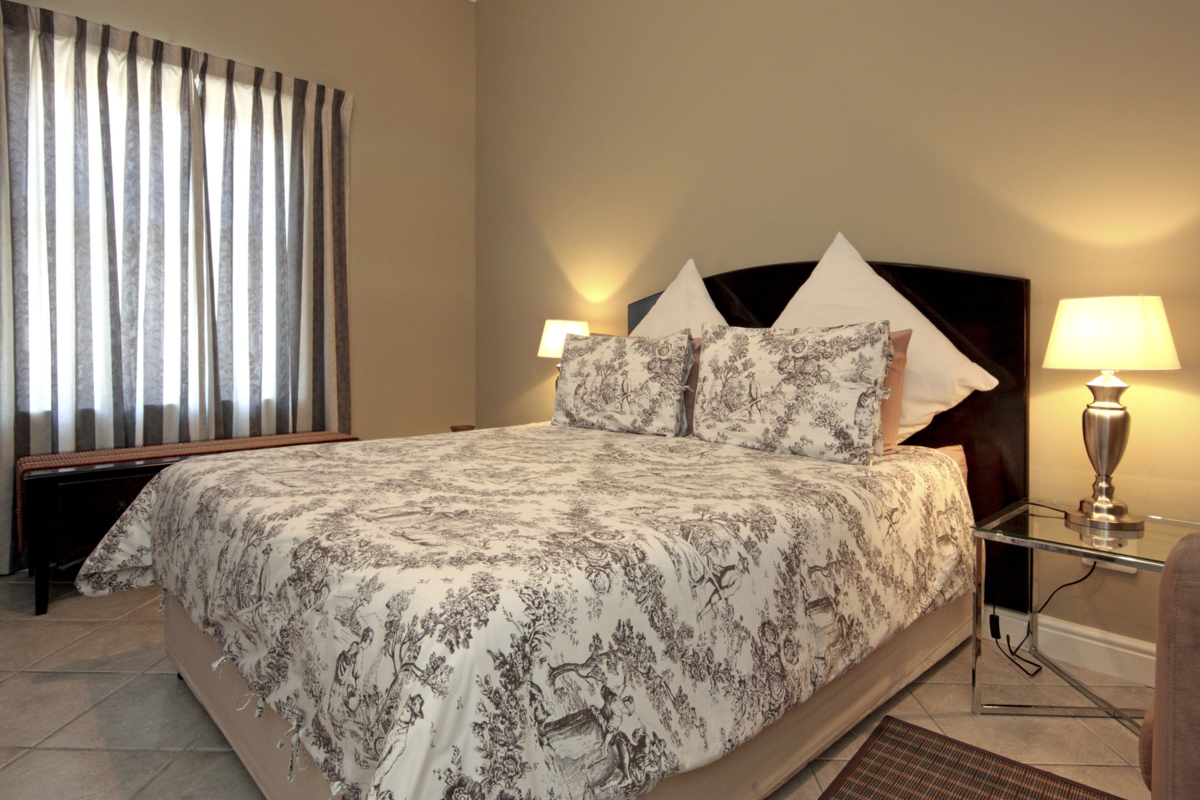 classic 2 bedroom / 1bathroom apartment