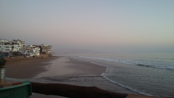 Plage à proximité, chaises longues