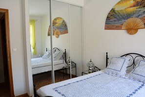 1 bedroom, iron/ironing board, WiFi, bed sheets - Appartement de charme. SPECIAL OFFRE Juillet-Août 20% réduction. (Carcassonne)