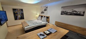 6 bedrooms, iron/ironing board, free WiFi, bed sheets