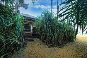 Property grounds - Double room on the beach with breakfast  (waskaduwu)