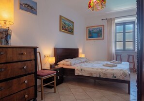 2 chambres, coffre-fort, accès au Wi-Fi (inclus), literie fournie