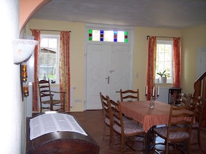 Dining - Rest and relaxation: Apartment in a historic half-timbered house (Tosterglope)