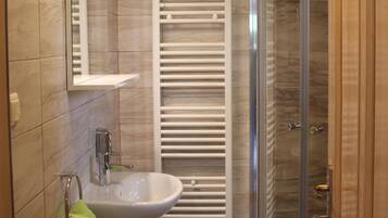 Shower, towels