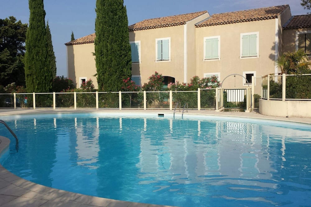 T3 luxury residence with swimming pool in the heart of the vineyards