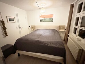1 bedroom, desk, travel cot, free WiFi