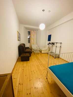 2 عدّة غرف نوم وخدمة الإنترنت