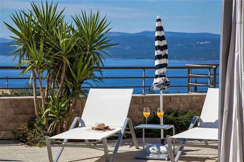 Villa Red mit Pool, Meerblick