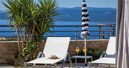 Villa Red mit Pool, Meerblick
