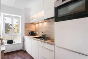 Fridge, microwave, oven, stovetop - Design apartment in the Villenviertel (Dresden)