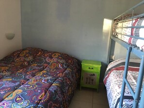2 chambres, fer et planche Ă repasser