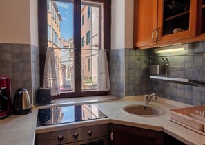 ثلاجة، ميكروويف، فرن، موقد طهي مسطح