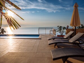 Terrace/patio - Unique apartment with plenty of outdoor space and pool (Medveja-Kali)