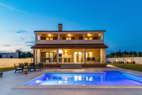 Impressive pool vacation home near Pula - perfect for families with children