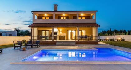 Impressive pool vacation home near Pula - perfect for families with children