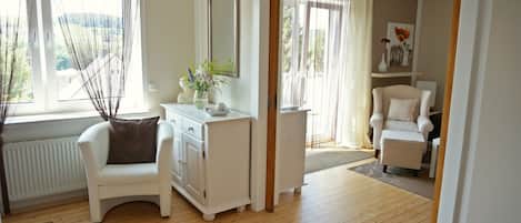 Een televisie en boeken