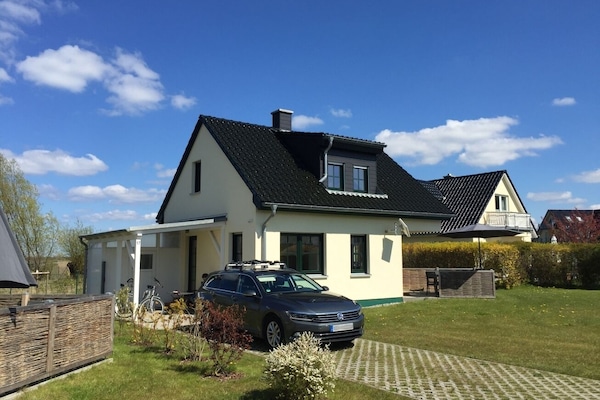 Haus mit Einstellplatz und Garten