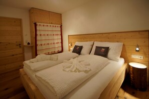 4 室のベッドルーム、セーフティボックス (室内)、アイロン / アイロン台、WiFi