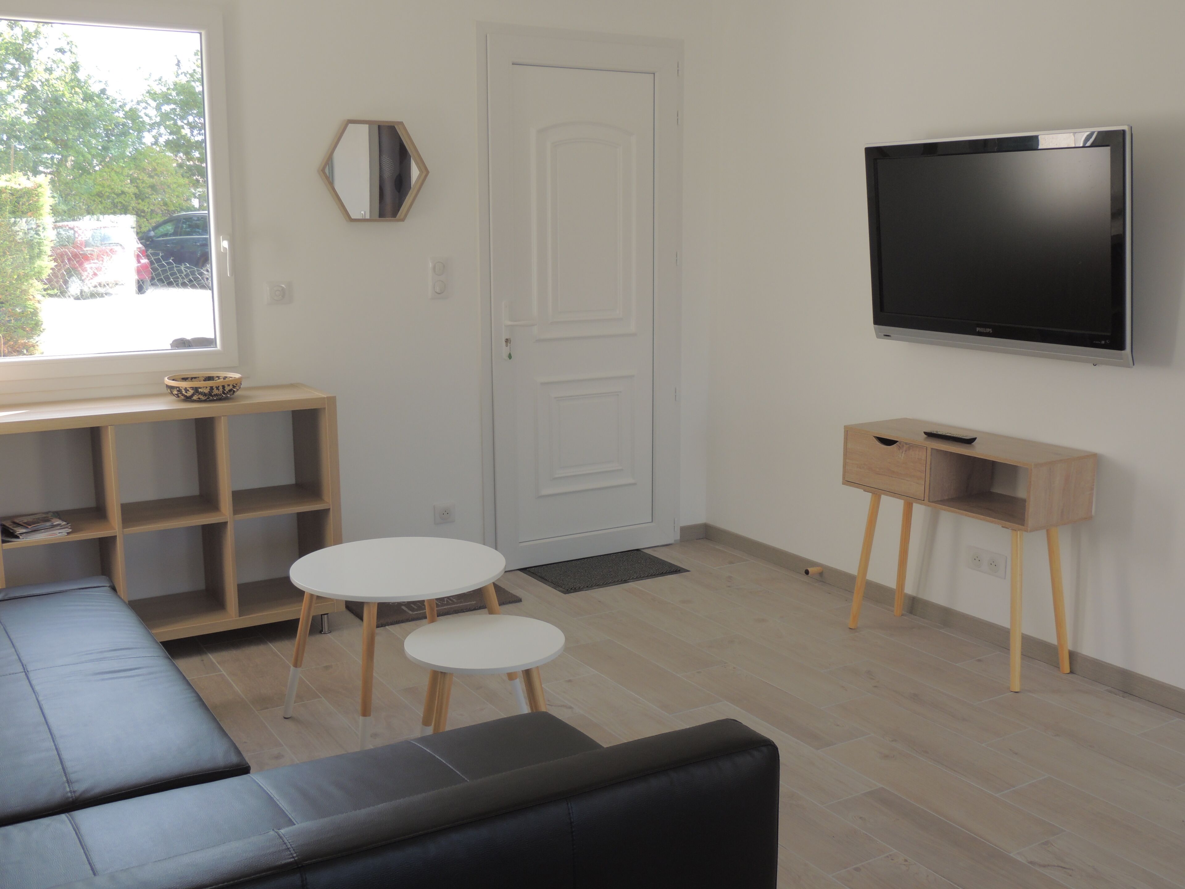 new house for 4 people air-conditioned single storey free parking 