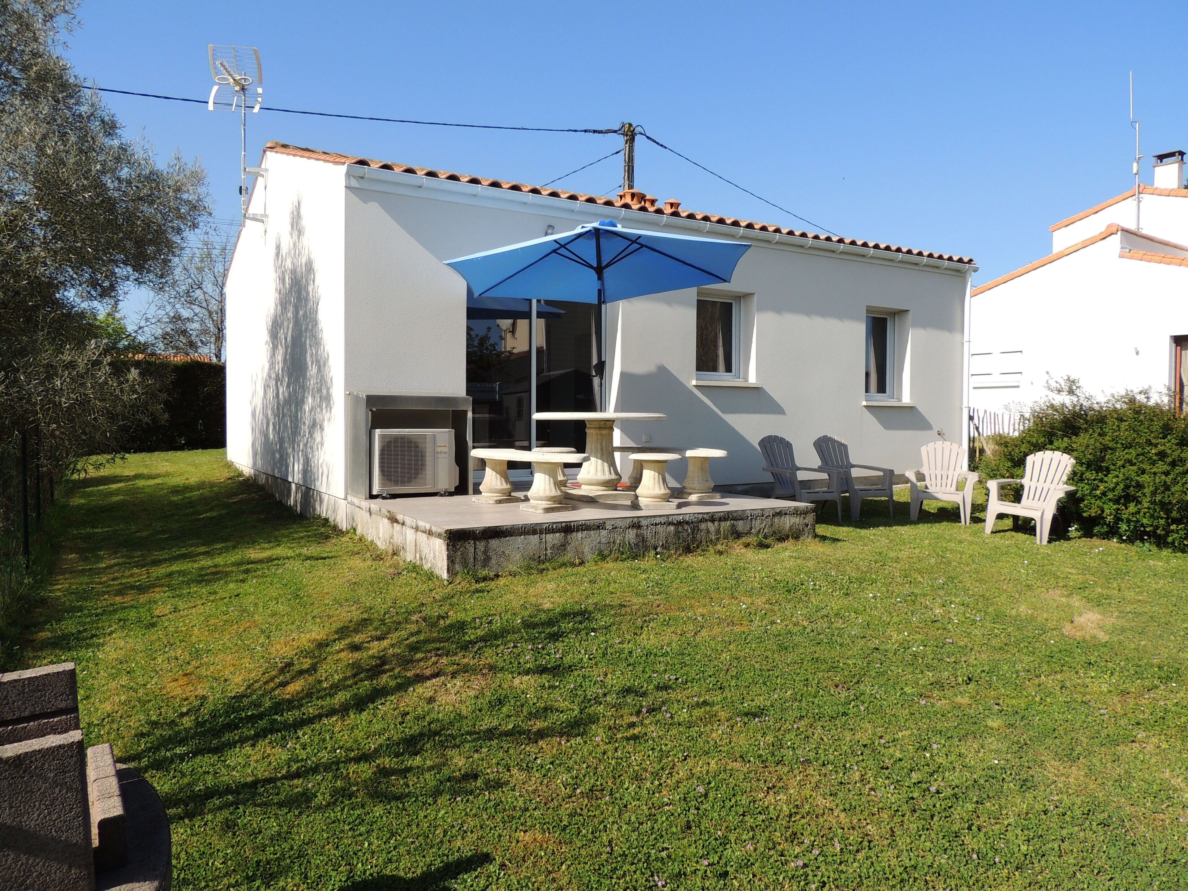 new house for 4 people air-conditioned single storey free parking 