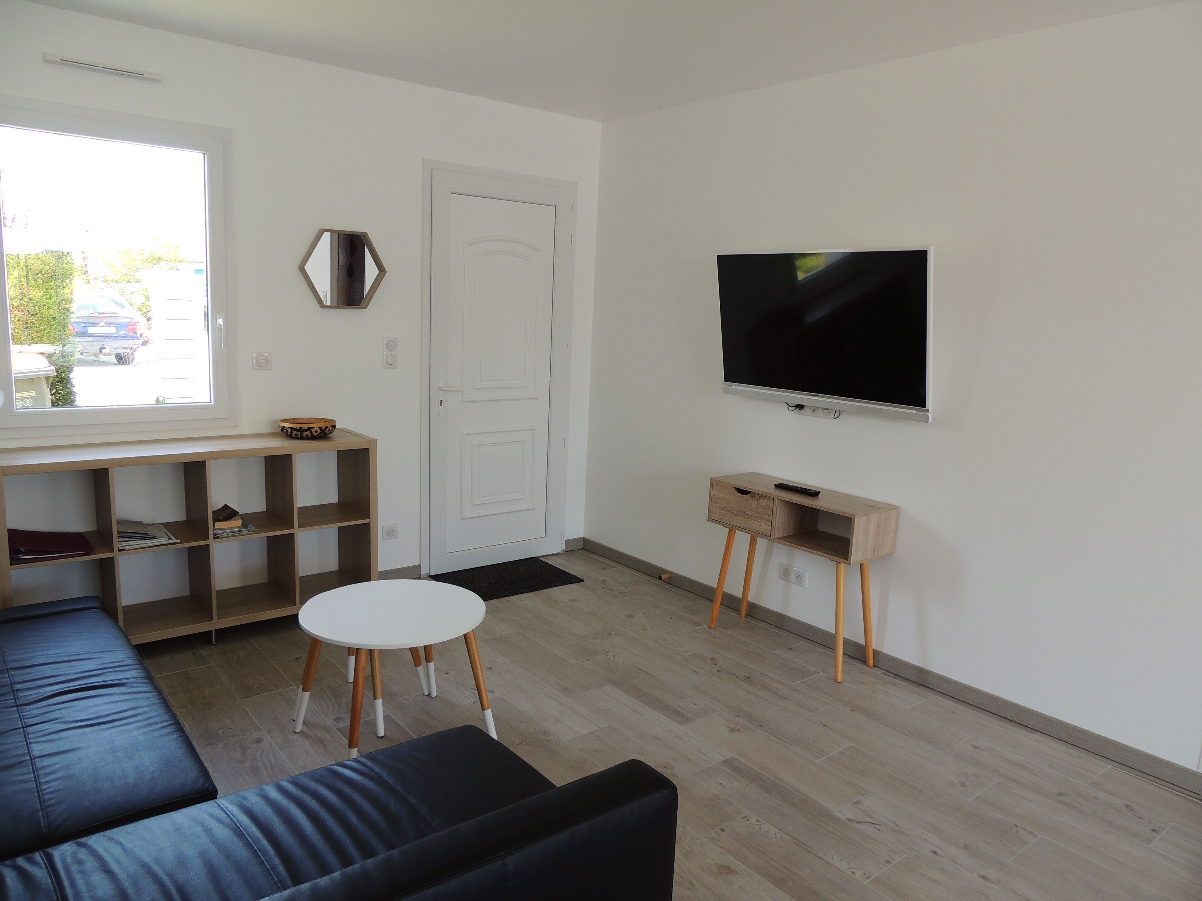 new house for 4 people air-conditioned single storey free parking 