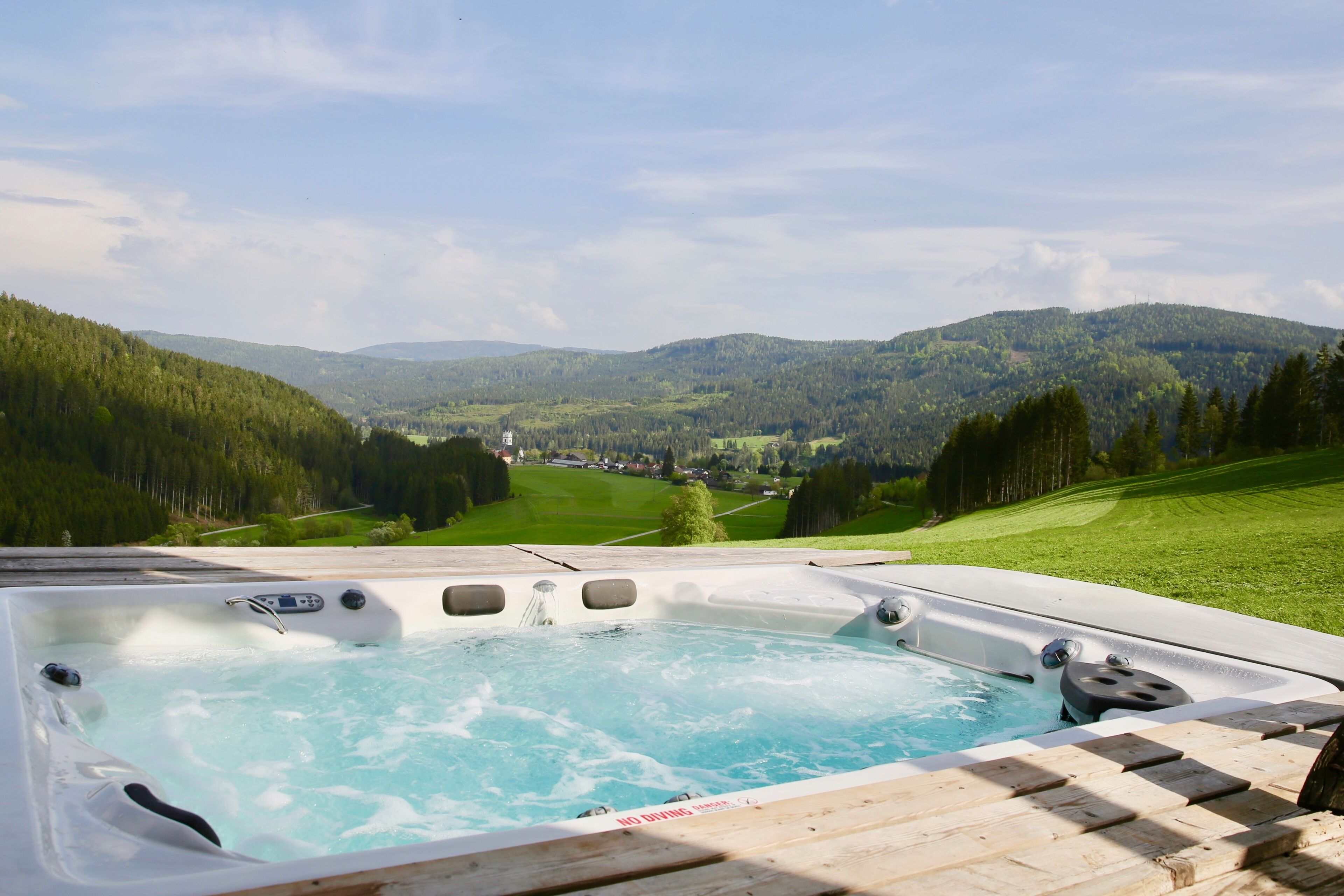 Outdoor spa tub