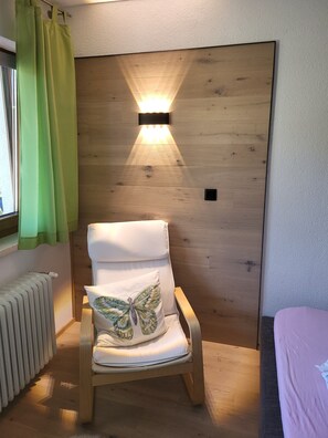 1 bedroom, travel cot, Internet, bed sheets