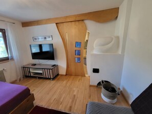 1 quarto, berço de viagem, acesso à internet, roupa de cama