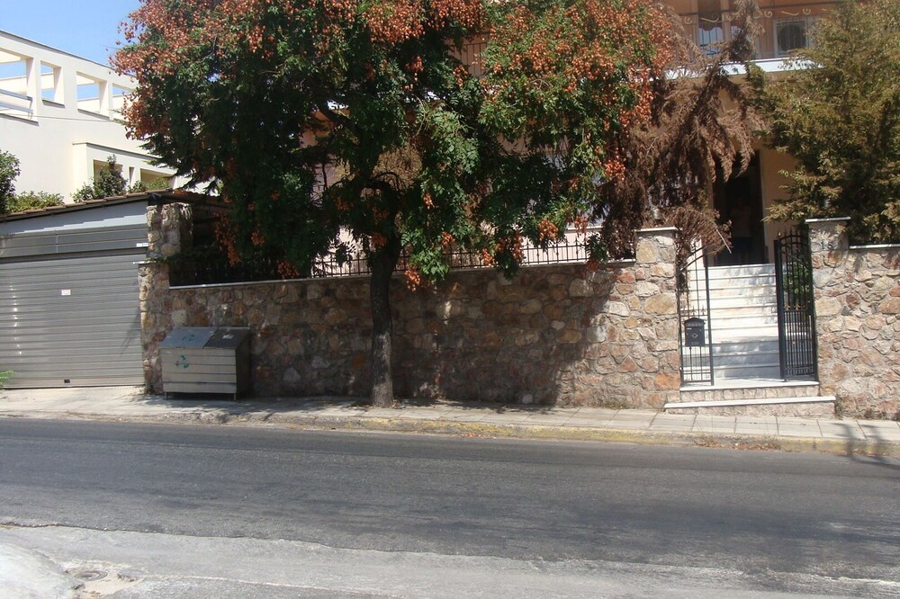 Villa apartment, with garden, pets allowed, subway and bus nearby, SuperMarkt.