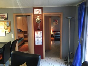 2 bedrooms, travel crib, free WiFi - Quiet Holiday home in the middle of the Volcano Eifel (Rheinland-Pfalz)