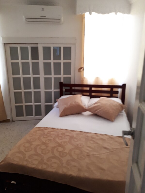 2 chambres, fer et planche à repasser, Wi-Fi gratuit, draps fournis
