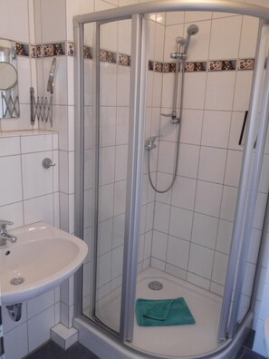 Shower - Holiday and conference house Mutabor, in the resort, quiet, close to the beach, shops, restaurant (Seebad Ahlbeck)
