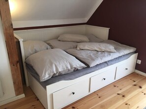 3 sovrum, resesäng och sängkläder