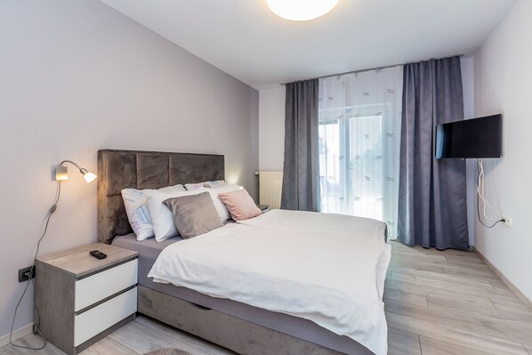 2 bedrooms, desk, free WiFi, bed sheets