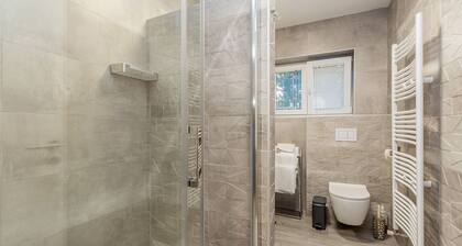 Suite& Pool (without kitchen)