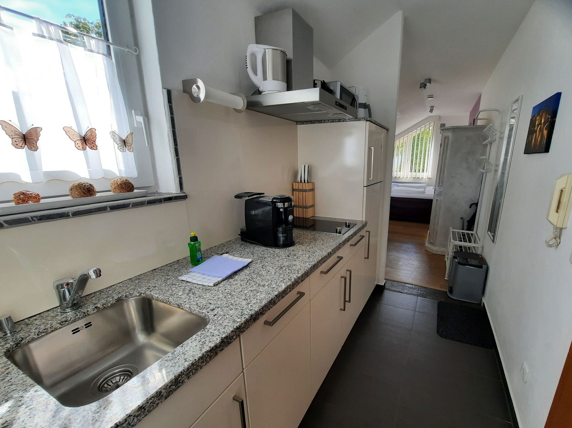 Modern, quiet 1-room-comfort-apartment - balcony, WLAN, TV, near the city center