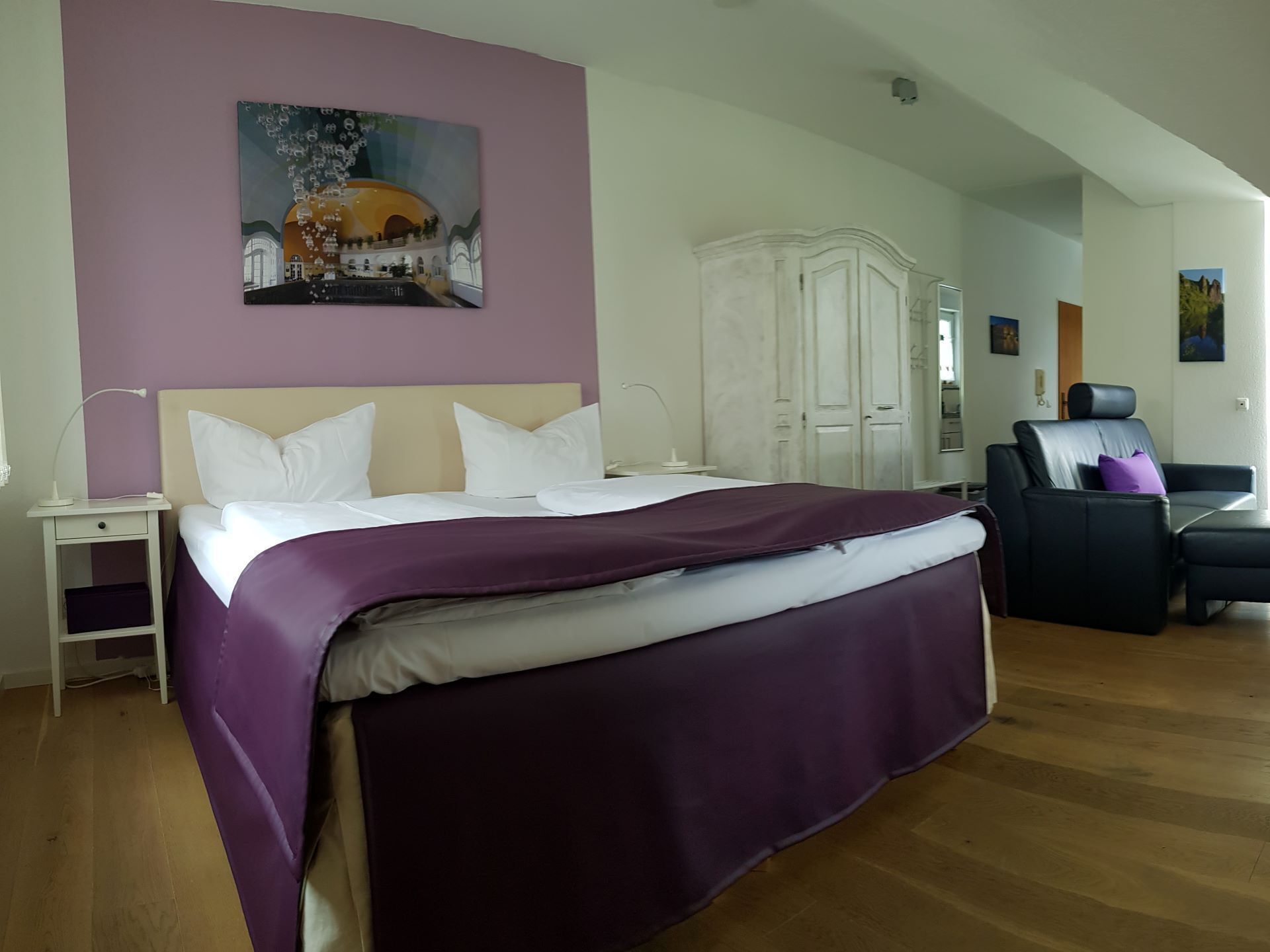 Modern, quiet 1-room-comfort-apartment - balcony, WLAN, TV, near the city center