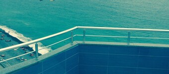 Roof terrace apartment with fantastic sea views