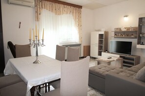 Interior - Cozy 3-Bedroom Haven, Perfect for 5, With Parking Space (Ližnjan)