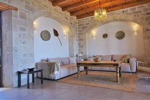 TV, fireplace, DVD player, books - Villa Lofos, sea view, jacuzzi, big infinity pool (Rethymno)