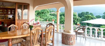 Josies Cottage double room with breakfast on Beau Vallon, ocean view