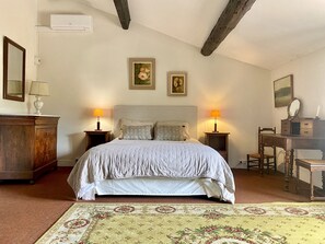 3 quartos, ferros/tábuas de passar roupa, Wi-Fi de cortesia
