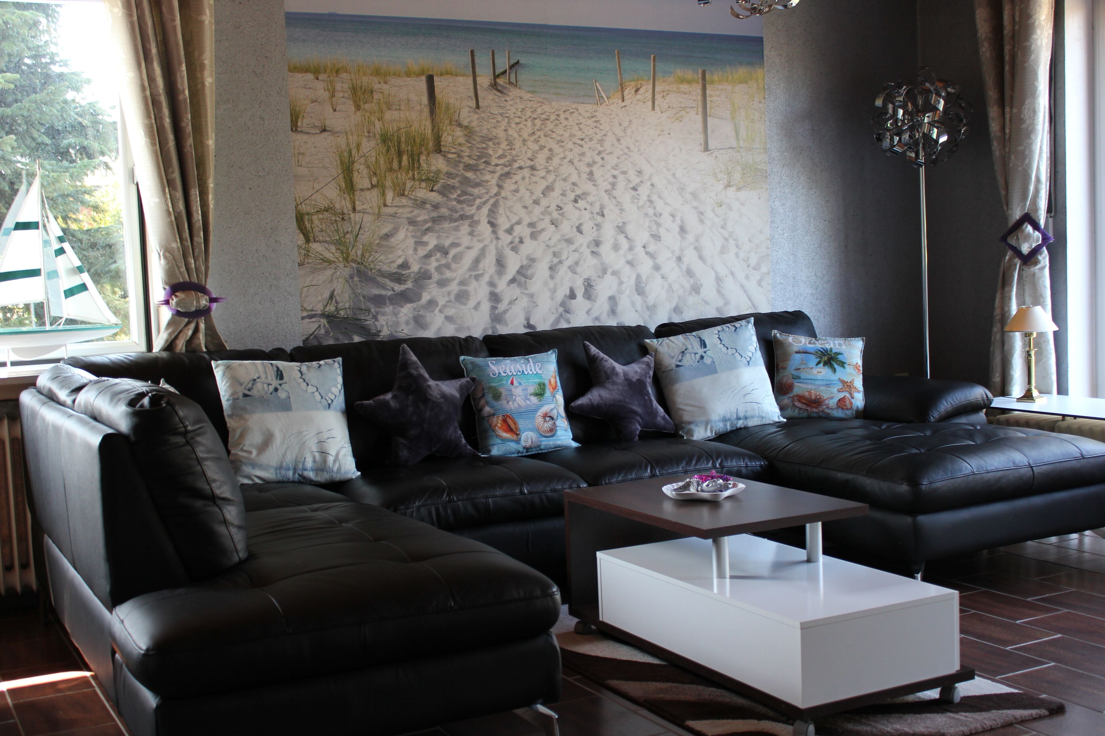 Fernseher, DVD-Player, Bücher