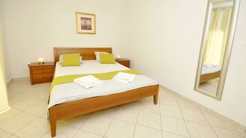 1 bedroom, iron/ironing board, WiFi, bed sheets