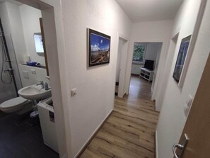 Dusche, Haartrockner, Handtücher