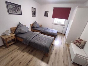 2 bedrooms, iron/ironing board, free WiFi, bed sheets