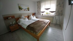 2 bedrooms, iron/ironing board, travel cot, free WiFi - The owl nest in Tarp - vacation in the green inland between the seas (Tarp)