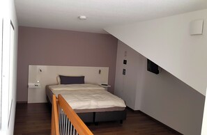 1 bedroom, in-room safe, iron/ironing board, free WiFi