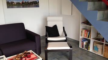 Smart TV, DVD player, table tennis, books